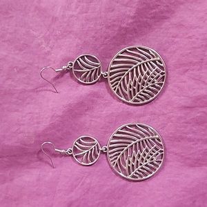 Fun 3" wire drop silvertone earrings with palm / fern design in sm & lg circles